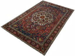 Corner detail of 1930s Bakhtiar rug showing border pattern and Wool pile