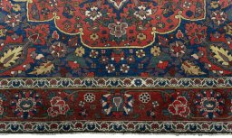 Close-up detail of 1930s Bakhtiar rug from Iran / Persia showing Wool weave