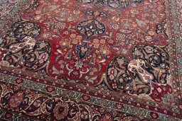 Close-up detail of 1930s Bakhtiar rug from Iran / Persia showing Wool weave