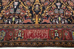 Full view of 1930s Bakhtiar rug from Iran / Persia, 686 × 364 cm in Gray tones