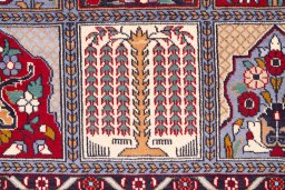 Close-up detail of 1960s Bakhtiar rug from Iran / Persia showing Wool weave