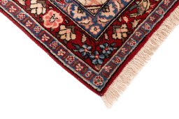 Central medallion detail of 2000s Bakhtiar rug from Iran / Persia