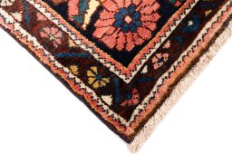 Central medallion detail of 1974s Bakhtiar rug from Iran / Persia