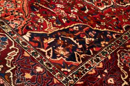Central medallion detail of 1990s Bakhtiar rug from Iran / Persia