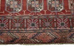 Central medallion detail of 2000s Baloch rug from Iran / Persia