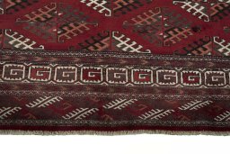 Central medallion detail of 1970s Baloch rug from Iran / Persia