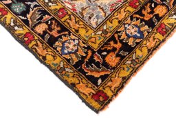 Central medallion detail of 1988s Baloch rug from Iran / Persia