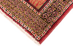 Central medallion detail of 1998s Baloch rug from Iran / Persia