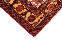 Central medallion detail of 1987s Baloch rug from Iran / Persia