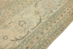 Central medallion detail of 1900s Dorokhsh rug from Iran / Persia
