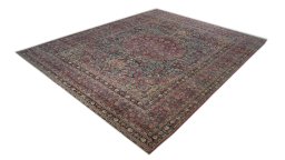 Close-up detail of 1920s Dorokhsh rug from Iran / Persia showing Wool weave