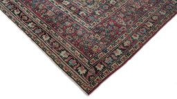 Backside of handmade 1920s Dorokhsh rug showing knot structure and weave density