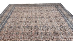 Surface texture of 1910s Dorokhsh rug with natural Wool and intricate pattern