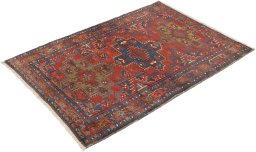 Close-up detail of 1920s Gharajeh rug from Iran / Persia showing Wool weave