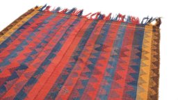 Surface texture of New Ghashghai rug with natural Wool and intricate pattern