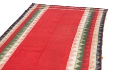 Surface texture of New Ghashghai rug with natural Wool and intricate pattern
