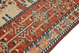 Central medallion detail of 2000s Ghashghai rug from Iran / Persia
