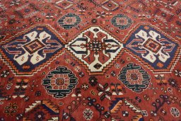 Central medallion detail of 2000s Ghashghai rug from Iran / Persia
