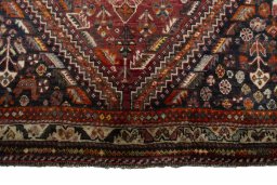 Central medallion detail of 2000s Ghashghai rug from Iran / Persia
