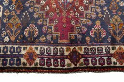 Central medallion detail of 2000s Ghashghai rug from Iran / Persia