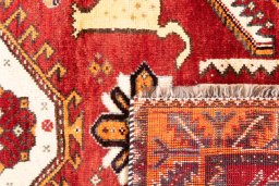 Close-up detail of 1994s Ghashghai rug from Iran / Persia showing Wool weave