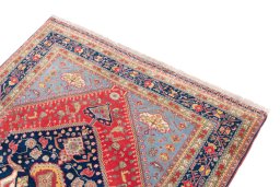 Surface texture of 1984s Ghashghai rug with natural Wool and intricate pattern