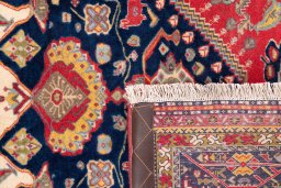 Close-up detail of 1984s Ghashghai rug from Iran / Persia showing Wool weave