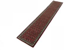 Corner detail of New Hamedan rug showing border pattern and Wool pile