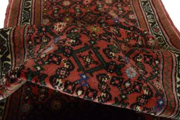Corner detail of New Hamedan rug showing border pattern and Wool pile