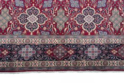 Close-up detail of New Hamedan rug from Iran / Persia showing Cork weave