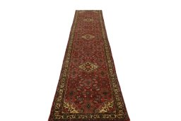 Surface texture of New Hamedan rug with natural Wool and intricate pattern