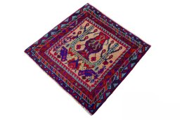 Corner detail of 2000s Hamedan rug showing border pattern and Wool pile