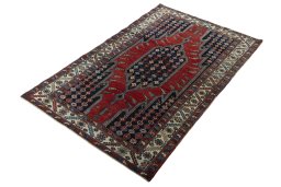 Corner detail of 1930s Hamedan rug showing border pattern and Wool pile