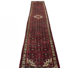 Surface texture of New Hamedan rug with natural Wool and intricate pattern