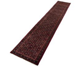 Corner detail of New Hamedan rug showing border pattern and Wool pile