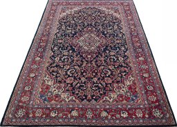 Surface texture of New Hamedan rug with natural Wool and intricate pattern