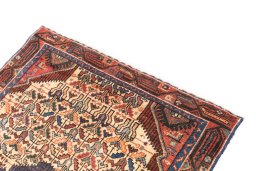 Surface texture of 1992s Hamedan rug with natural Wool and intricate pattern