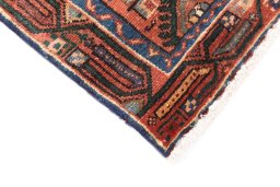 Central medallion detail of 1992s Hamedan rug from Iran / Persia