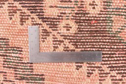Corner detail of 1973s Hamedan rug showing border pattern and Wool pile