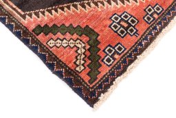 Central medallion detail of 1973s Hamedan rug from Iran / Persia