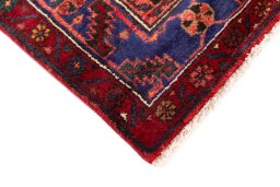 Central medallion detail of 1970s Hamedan rug from Iran / Persia