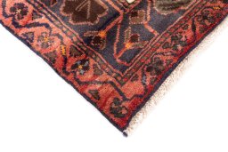 Central medallion detail of 1975s Hamedan rug from Iran / Persia