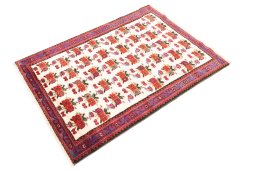 Corner detail of 1998s Hamedan rug showing border pattern and Wool pile