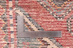 Corner detail of 1996s Hamedan rug showing border pattern and Wool pile
