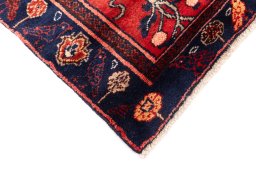 Central medallion detail of 1995s Hamedan rug from Iran / Persia
