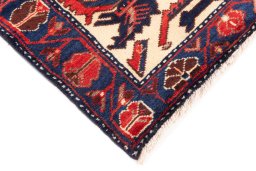 Central medallion detail of 1975s Hamedan rug from Iran / Persia