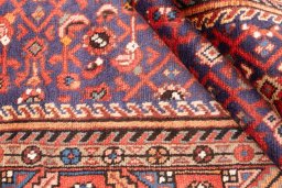 Corner detail of 1996s Hamedan rug showing border pattern and Wool pile