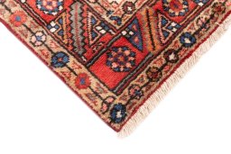 Central medallion detail of 1996s Hamedan rug from Iran / Persia
