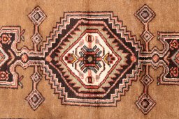 Corner detail of 1996s Hamedan rug showing border pattern and Wool pile