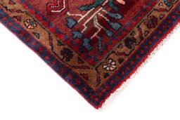 Central medallion detail of 1996s Hamedan rug from Iran / Persia